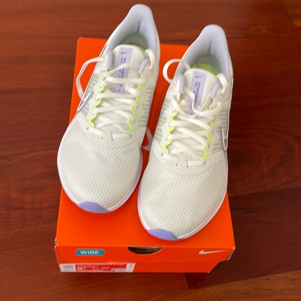 Women’s Nike sneakers